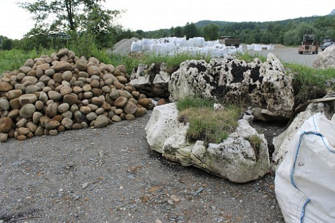 Kamenclub.ru: Песчаник ядра, фр. 100-300 мм  купить в Ярославле песчаник бежевый серый рыжий речная галька 5 000 руб/т   фото КАМЕНЬ КЛУБ