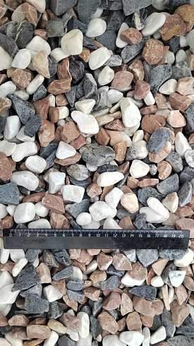 Kamenclub.ru: Мраморная крошка (щебень галтованный микс:белый-зеленый-розовый) фр.20-40 мм.  купить в Ярославле мрамор белый, зеленый, розовый мрамор декоративный (галтовка) 15500 руб/т   фото КАМЕНЬ КЛУБ
