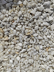 Kamenclub.ru: Мраморная крошка, щебень, цвет-белый, фр. 5-10 мм.  купить в Ярославле мрамор белый, айвори, молочный мраморная каменная крошка ландшафтная 12000 руб/т   фото КАМЕНЬ КЛУБ