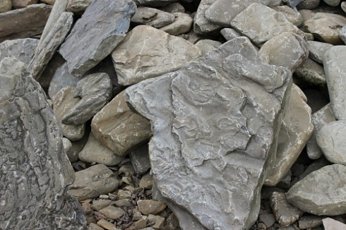 Kamenclub.ru: Песчаник декоративный ландшафтный (фр. 300-500 мм)  купить в Ярославле песчаник желтый рыжий серый зеленый валун речной окатанный природный песчаника 4 500 руб/т   фото КАМЕНЬ КЛУБ